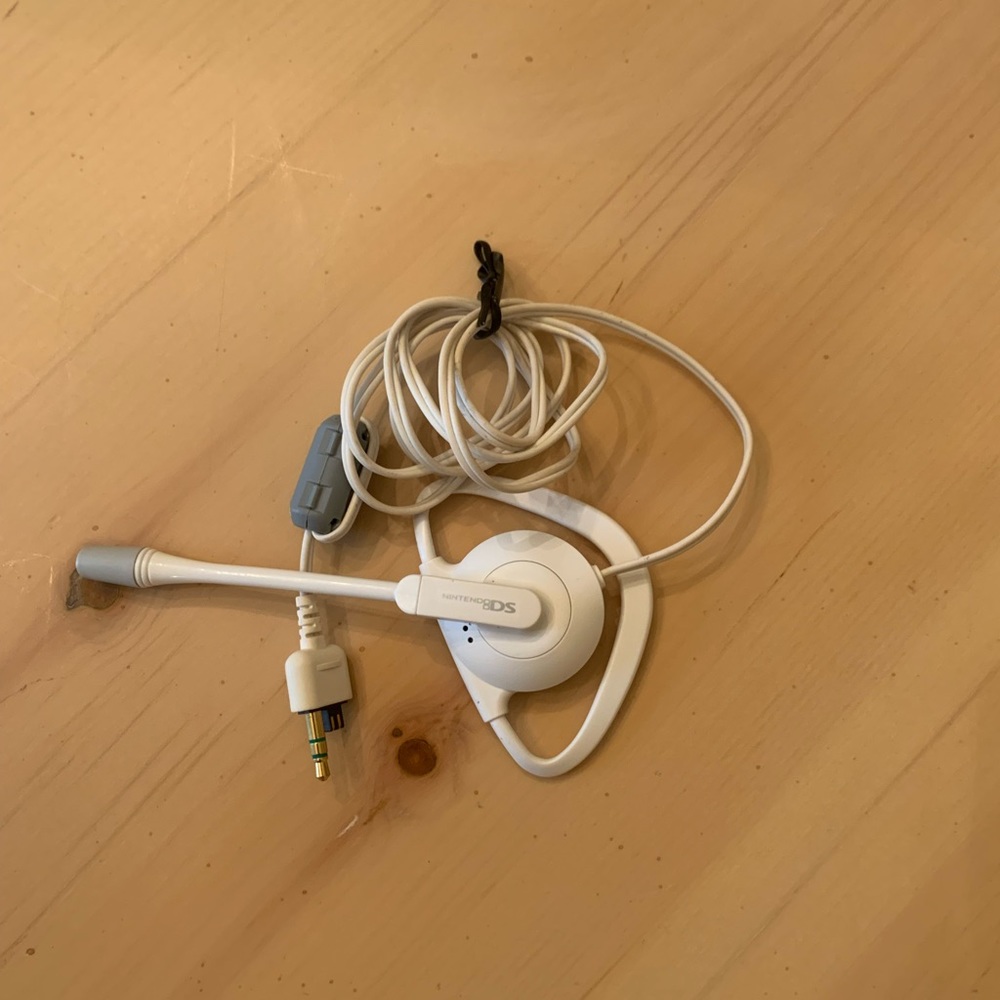 LIKE NEW!! Nintendo DS System White Headset!!